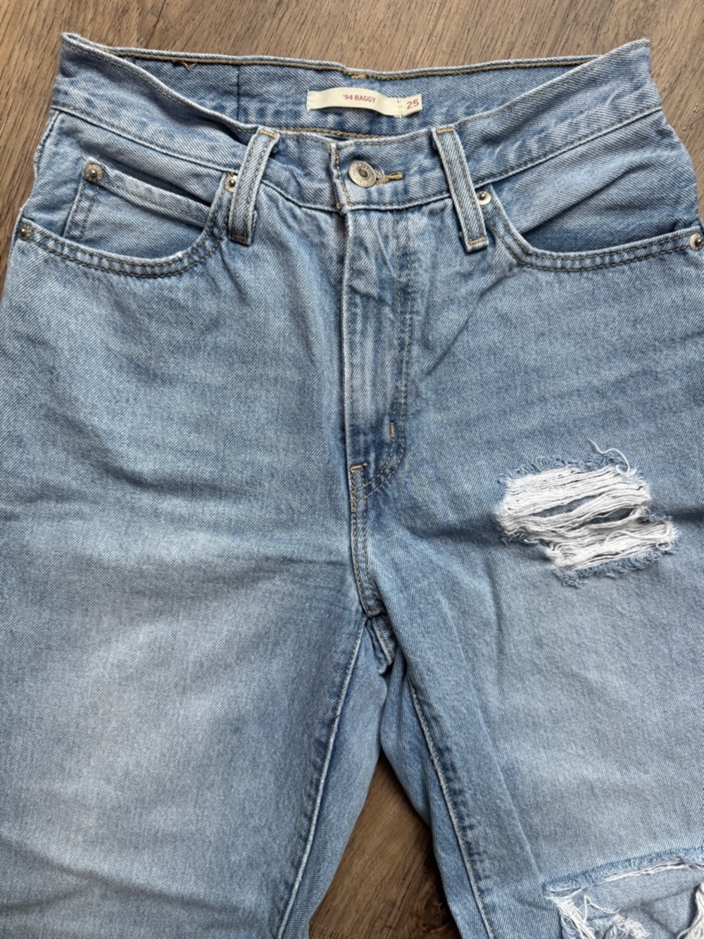 Levi Strauss & Co '94 Baggy Light Wash Distressed Jeans - Size 25x31 - Picture 3 of 13